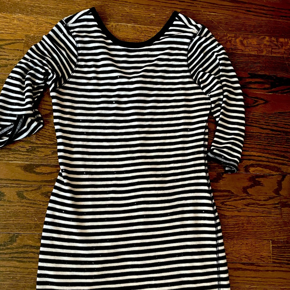 Black and white 1/2 sleeve sweater dress